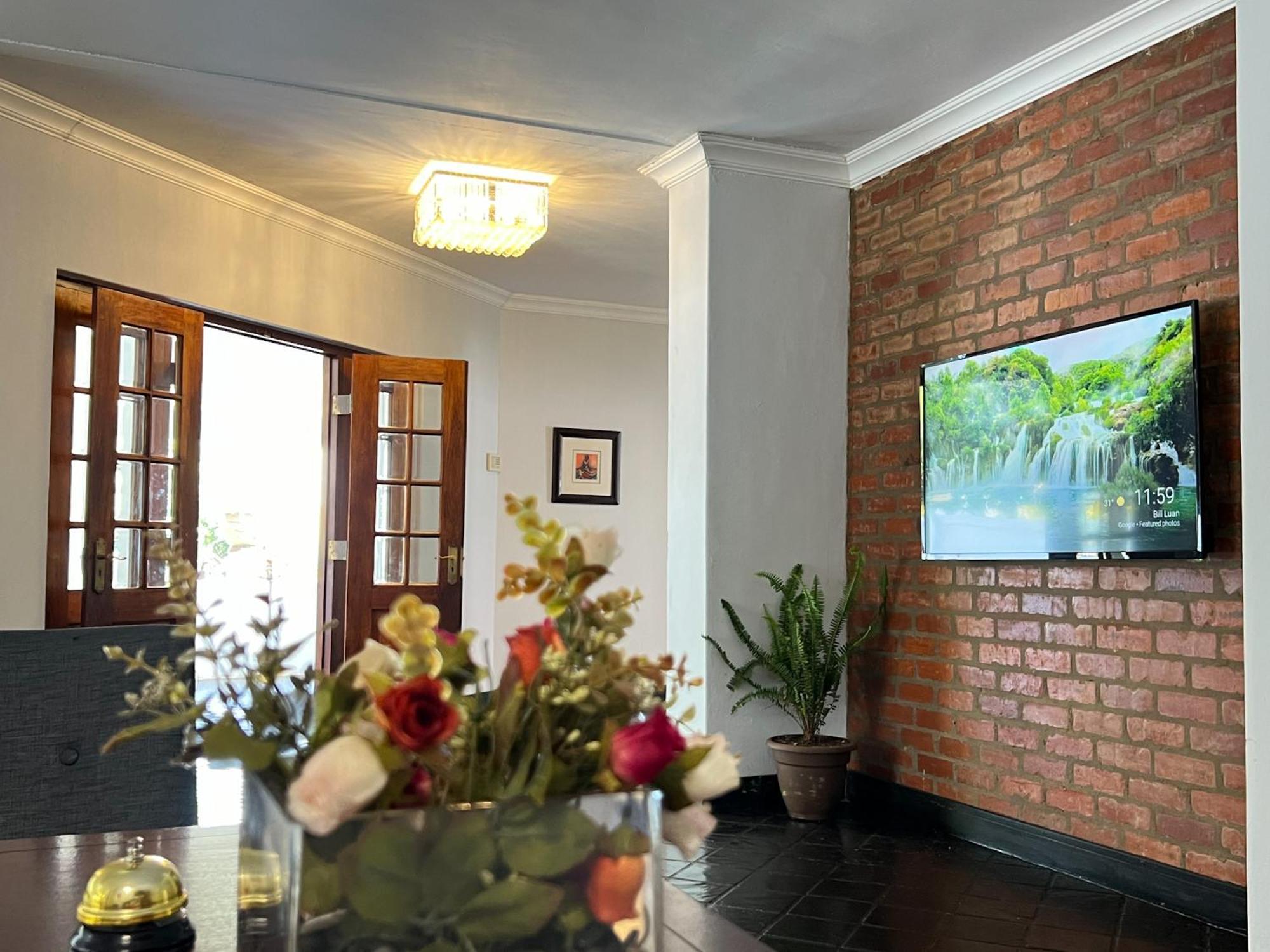 Amoris Guesthouse - In Brooklyn พริทอเรีย ภายนอก รูปภาพ