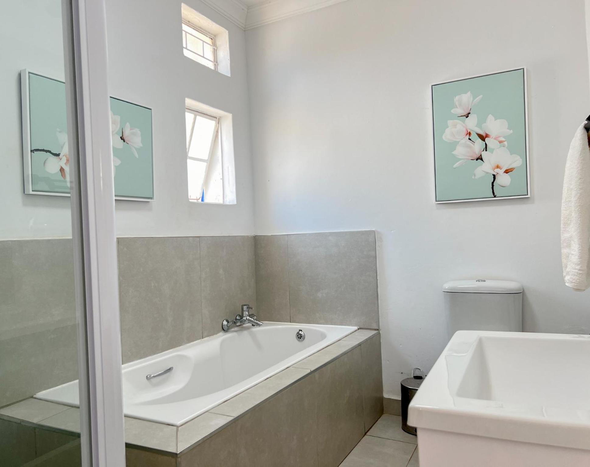 Amoris Guesthouse - In Brooklyn พริทอเรีย ภายนอก รูปภาพ
