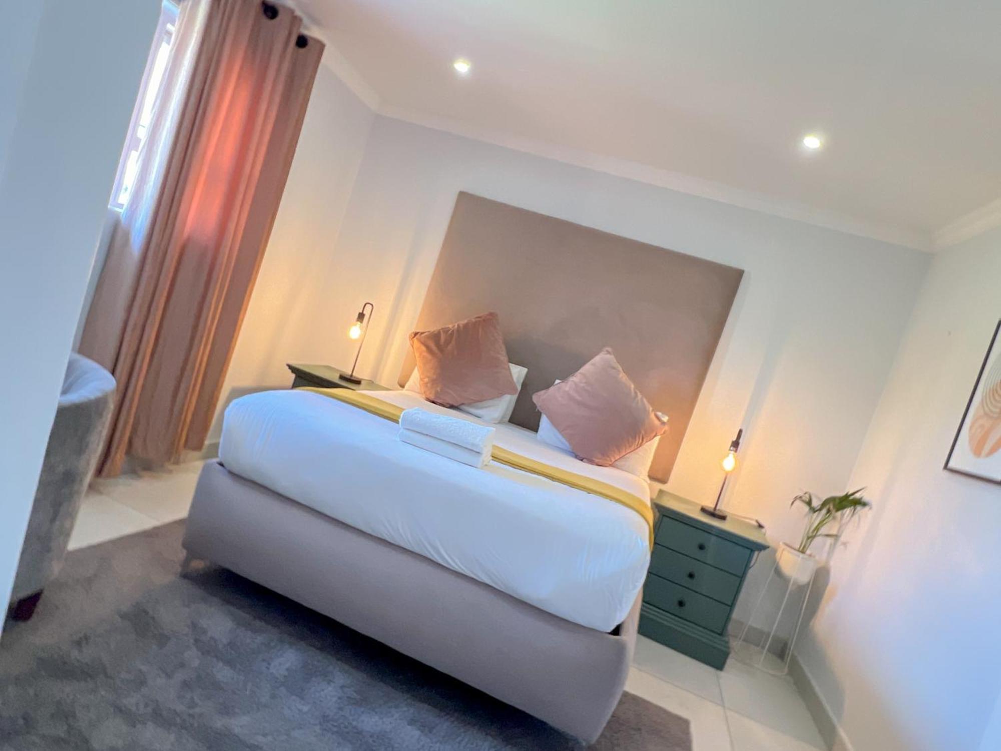 Amoris Guesthouse - In Brooklyn พริทอเรีย ภายนอก รูปภาพ
